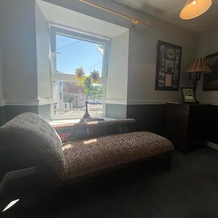 Annie May's Bar, * سكيبيرين