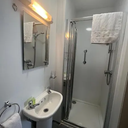 Annie May's Bar, Bed & Breakfast