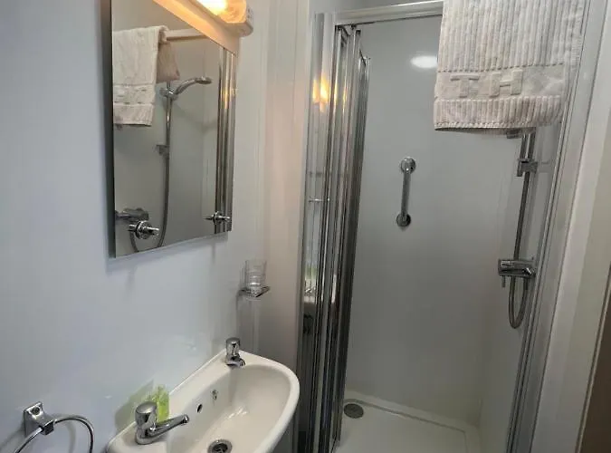 Annie May's Bar, לינה וארוחת בוקר